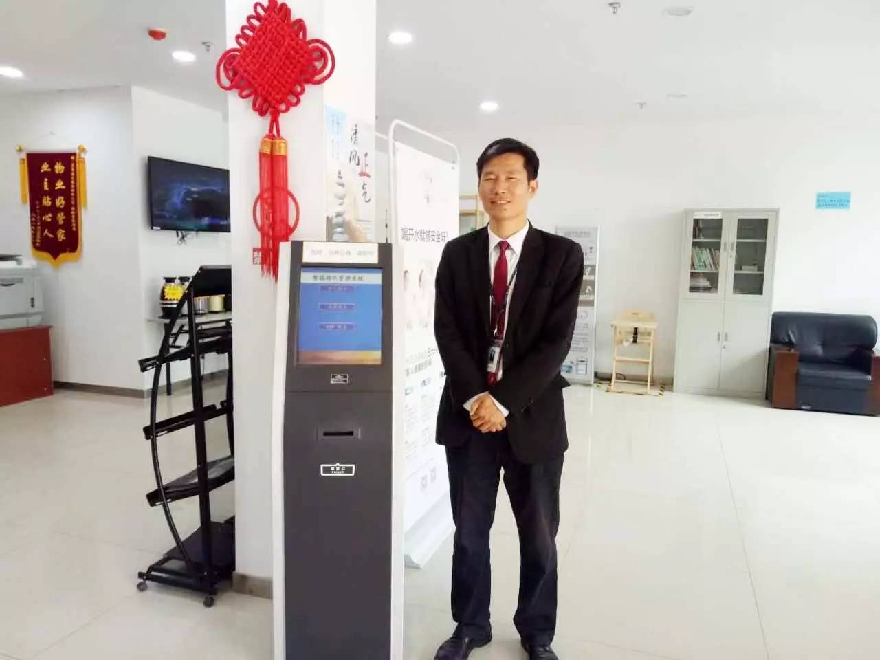 乐鱼电子效劳新感触感染A区物业效劳中间前台列队叫号体系正式启用