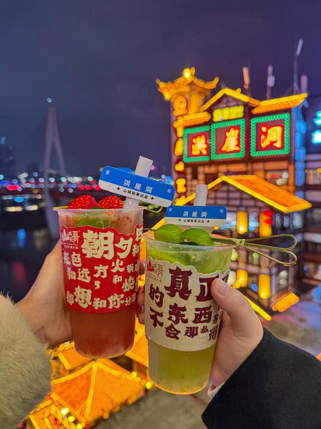 乐鱼leyu重庆当地导游电线日游跟团大要几钱 重庆4日旅游攻略